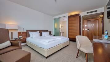 Classic Twin Room | 1 bedroom, premium bedding, in-room safe, desk