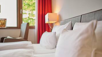 Classic-Zweibettzimmer | 1 Schlafzimmer, hochwertige Bettwaren, Zimmersafe, Schreibtisch