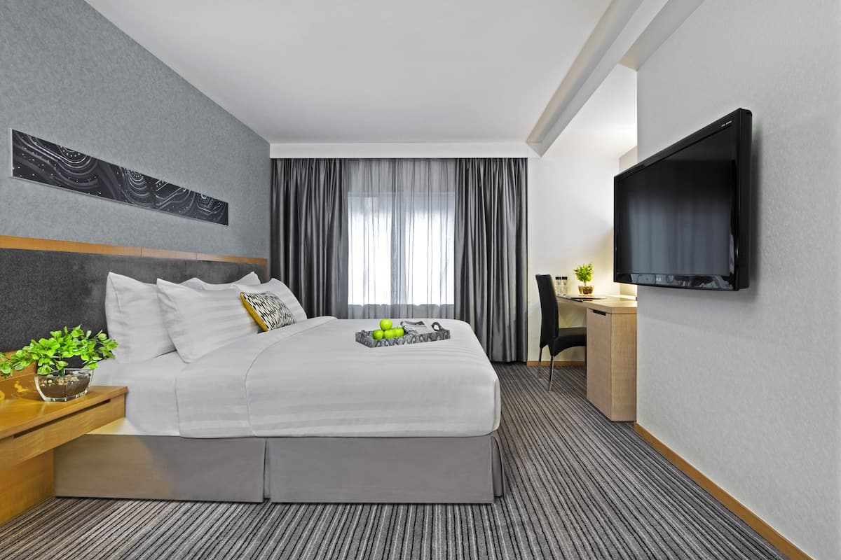 Comfort kamer | Luxe beddengoed, een kluis op de kamer, een bureau, geluiddichte muren