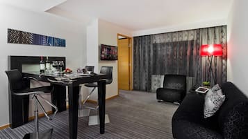 Premium bedding, in-room safe, desk, soundproofing