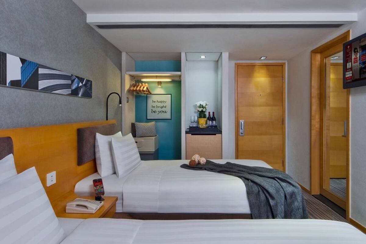 Kamar Twin Comfort | Seprai premium, brankas, meja kerja, dan kedap suara