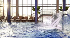 Innenpool, Außenpool, Sonnenschirme, Liegestühle