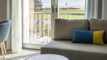 Superior Double Room, Oceanfront | 1 bedroom, hypo-allergenic bedding, free minibar, in-room safe