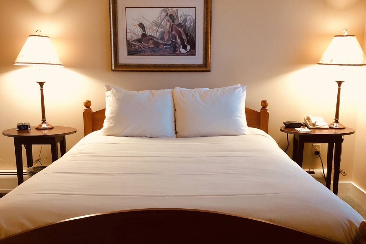 Zimmer (The Garden View Room or The Keewayden)