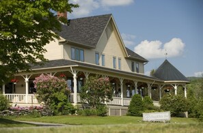 Front of property - Willoughvale Inn (Orleans)