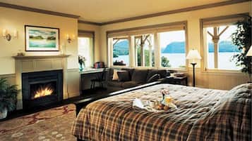 Room (The Gazebo Room) | Premium bedding, free WiFi