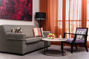 LCD TV - Adina Apartment Hotel Berlin CheckPoint Charlie (Berlin)