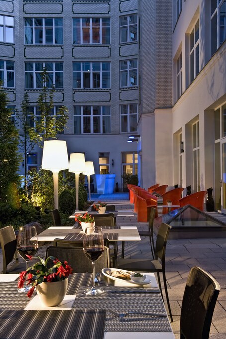 Adina Apartment Hotel Berlin CheckPoint Charlie - view 2