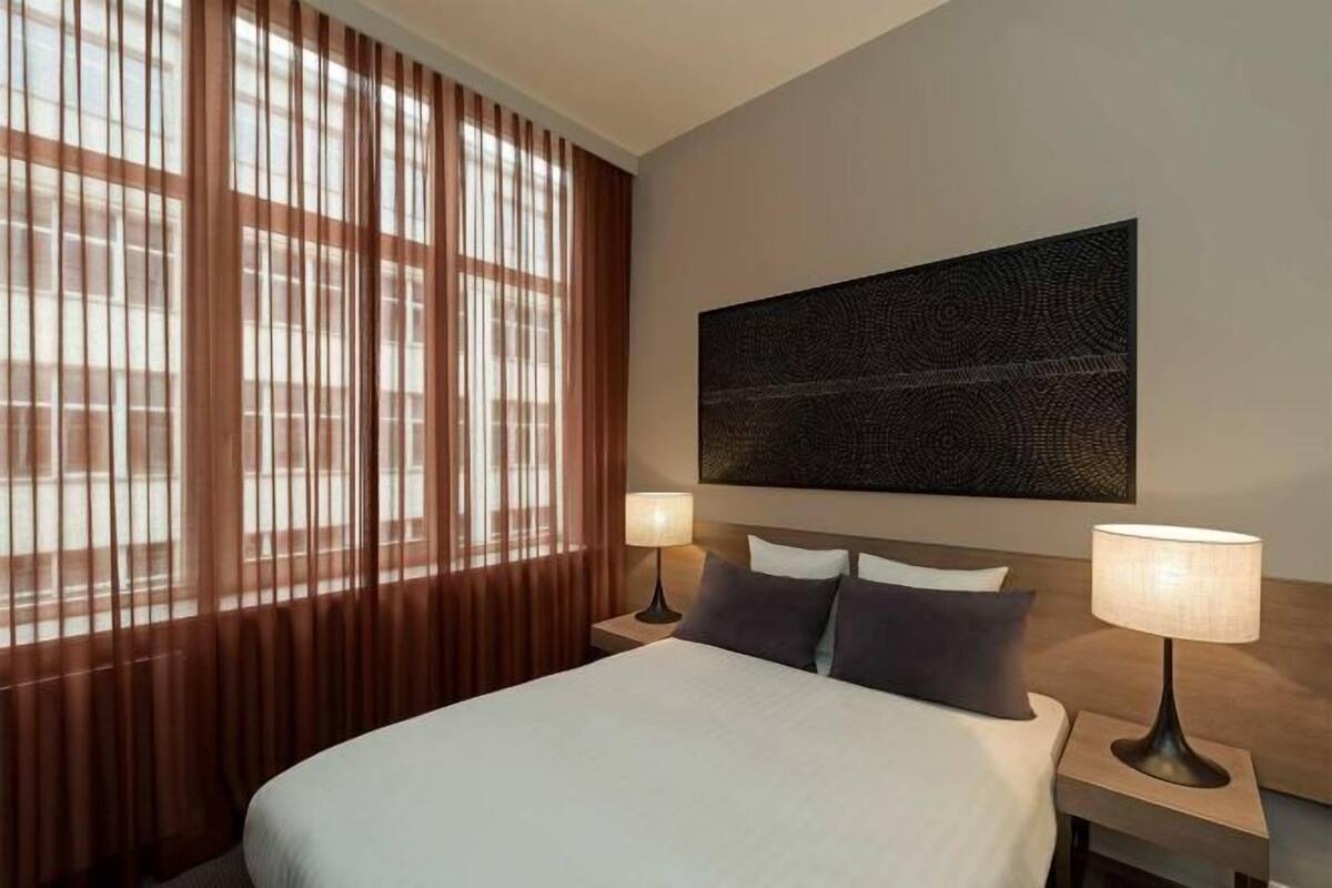 Premium bedding, in-room safe, desk, blackout drapes