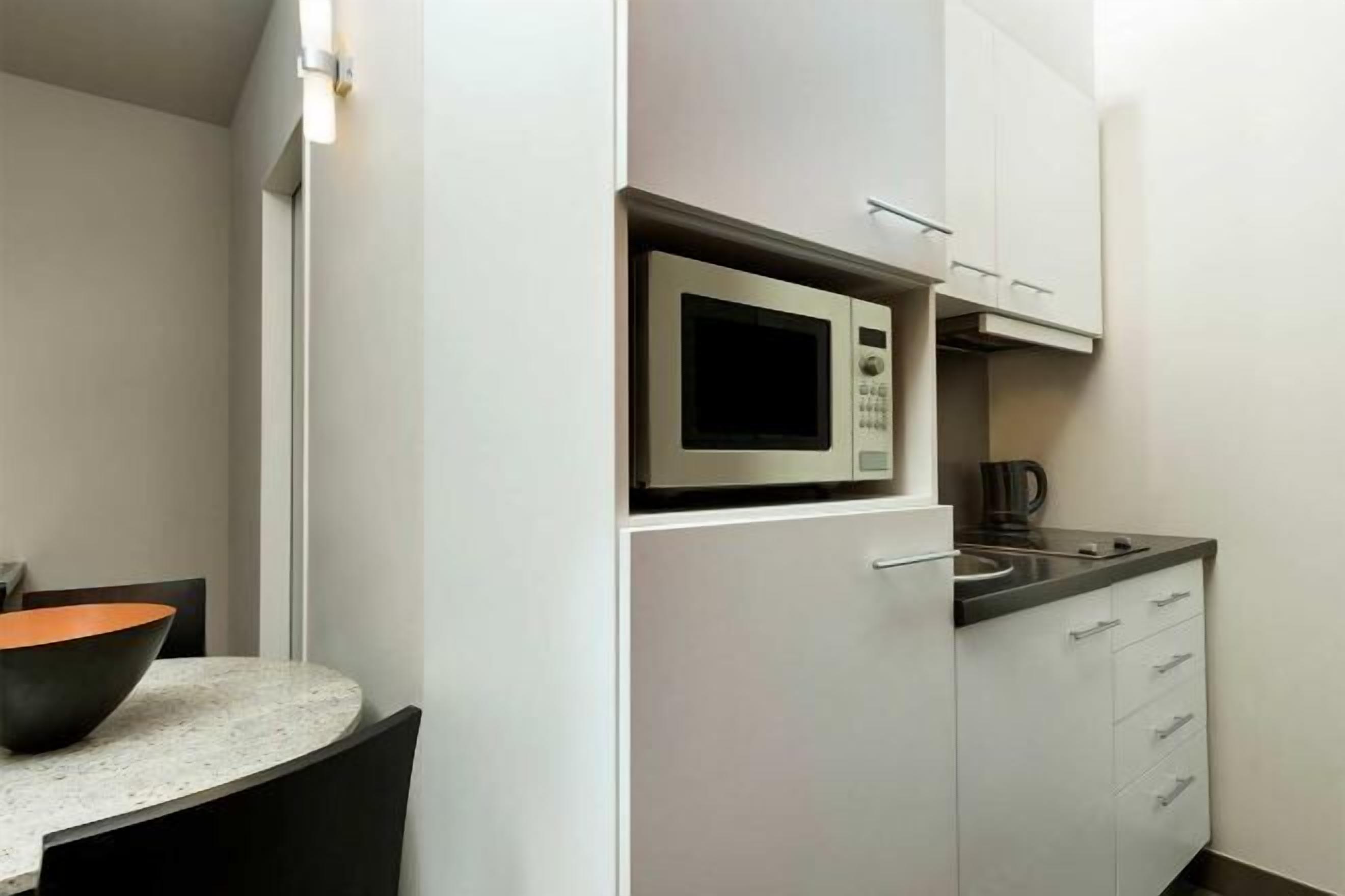 Private kitchen | Full-sized fridge, microwave, electric kettle, toaster