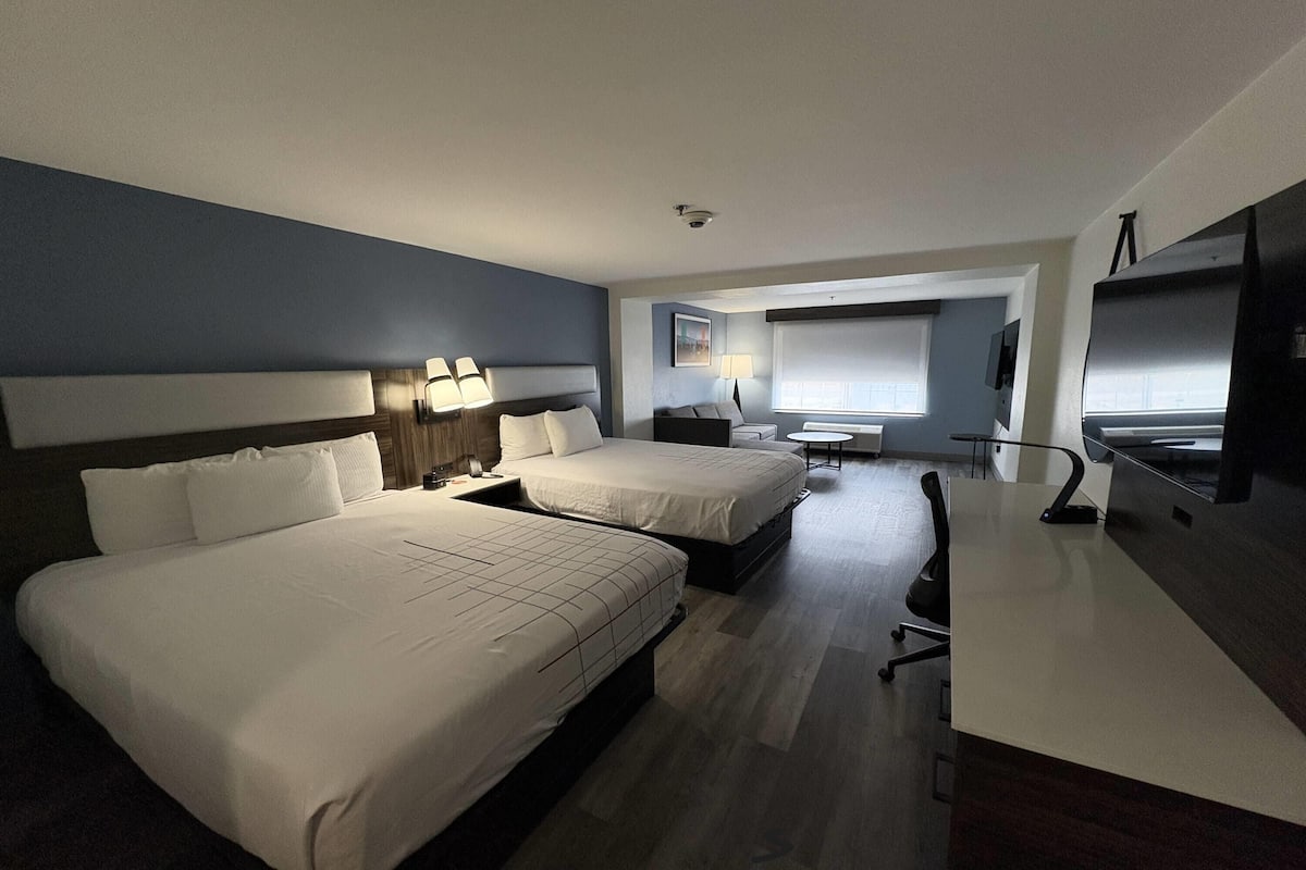 Suite, 2 Queen Beds, Non Smoking
