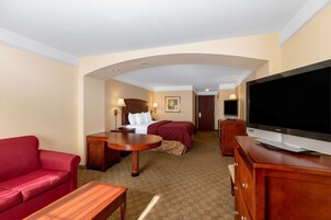 Roupas de cama premium, escrivaninha, cortinas blackout