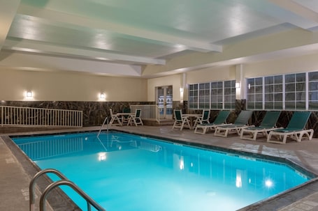 Piscine. La Quinta Inn & Suites by Wyndham Dodge City