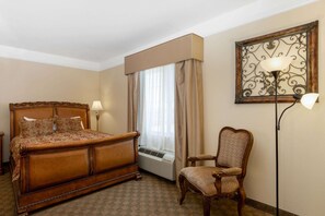 Suite Deluxe, varias camas, para no fumadores (Deluxe Family Suite) | Ropa de cama de alta calidad, escritorio y cortinas blackout