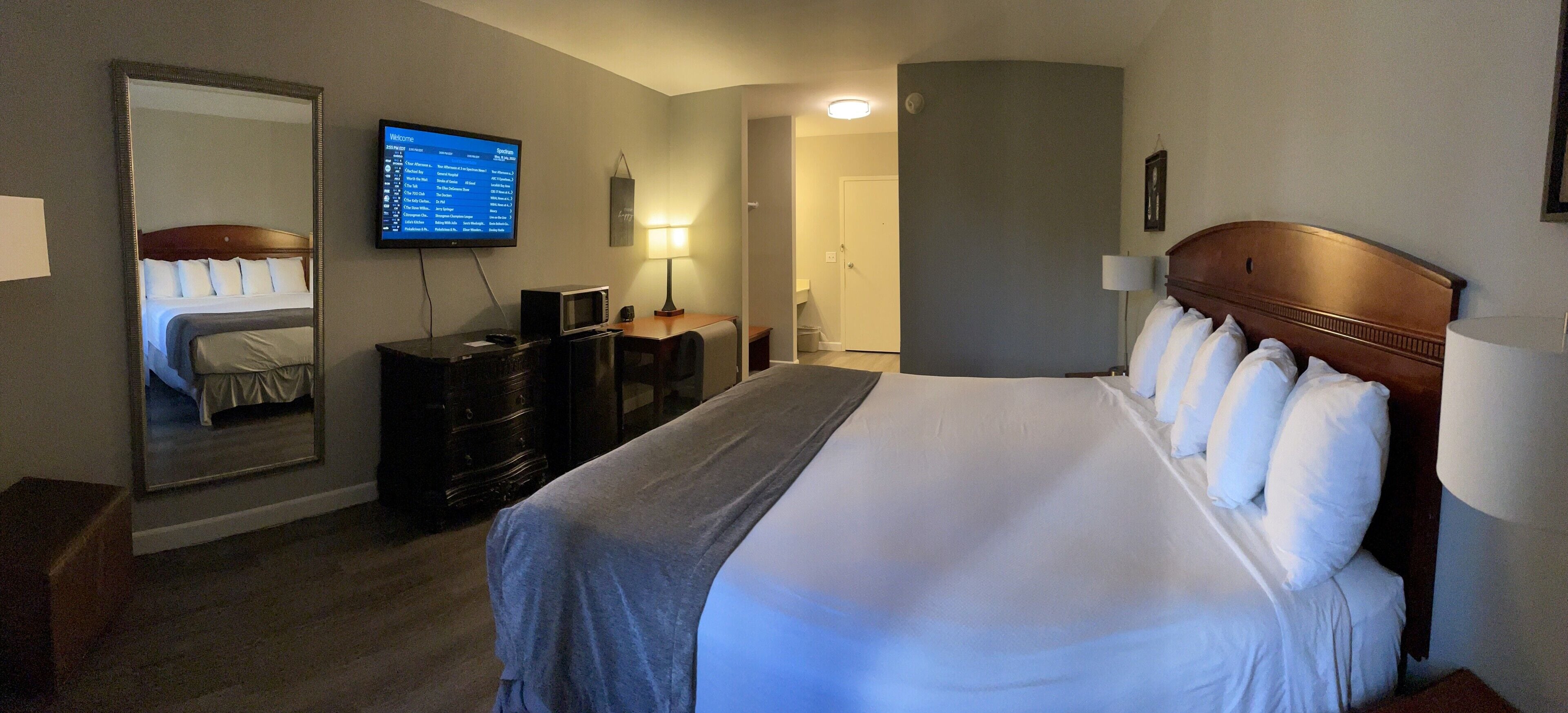 room, 1 king bed | individually decorated, individually furnished, desk, laptop workspace