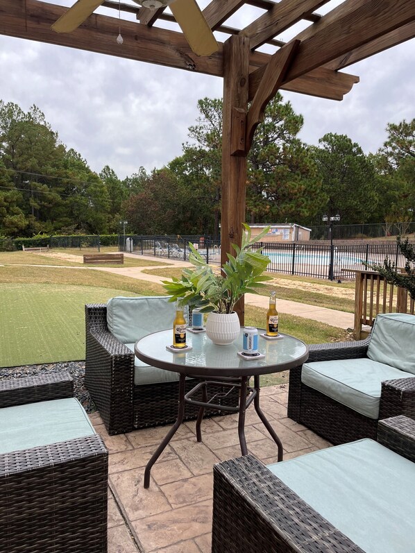 BBQ/picnic area - Carolina Pine Inn (Pinebluff)