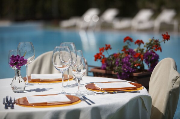 Déjeuner et dîner servis sur place
