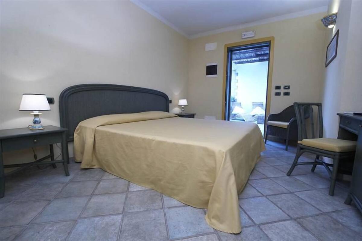 In-room safe, free cots/infant beds