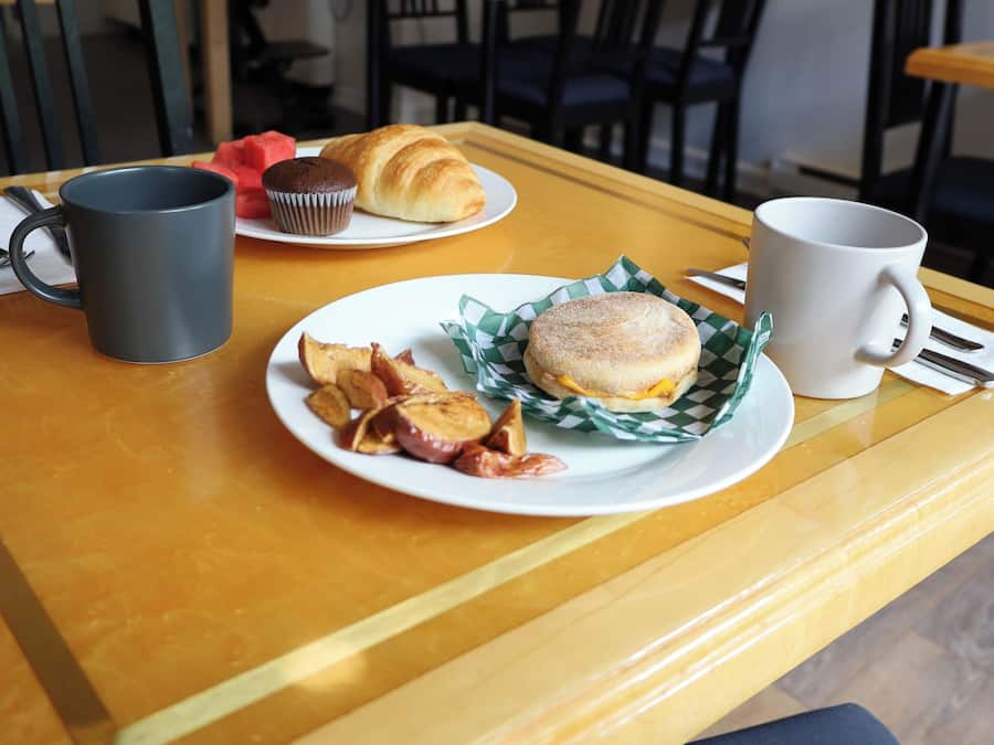 Petit déjeuner continental compris tous les jours