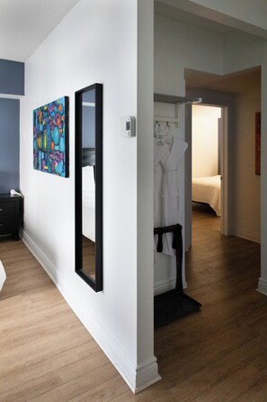 Suite, 2 Bedrooms, Balcony | In-room safe, blackout curtains, iron/ironing board, free WiFi - Byward Blue Inn (Ottawa)