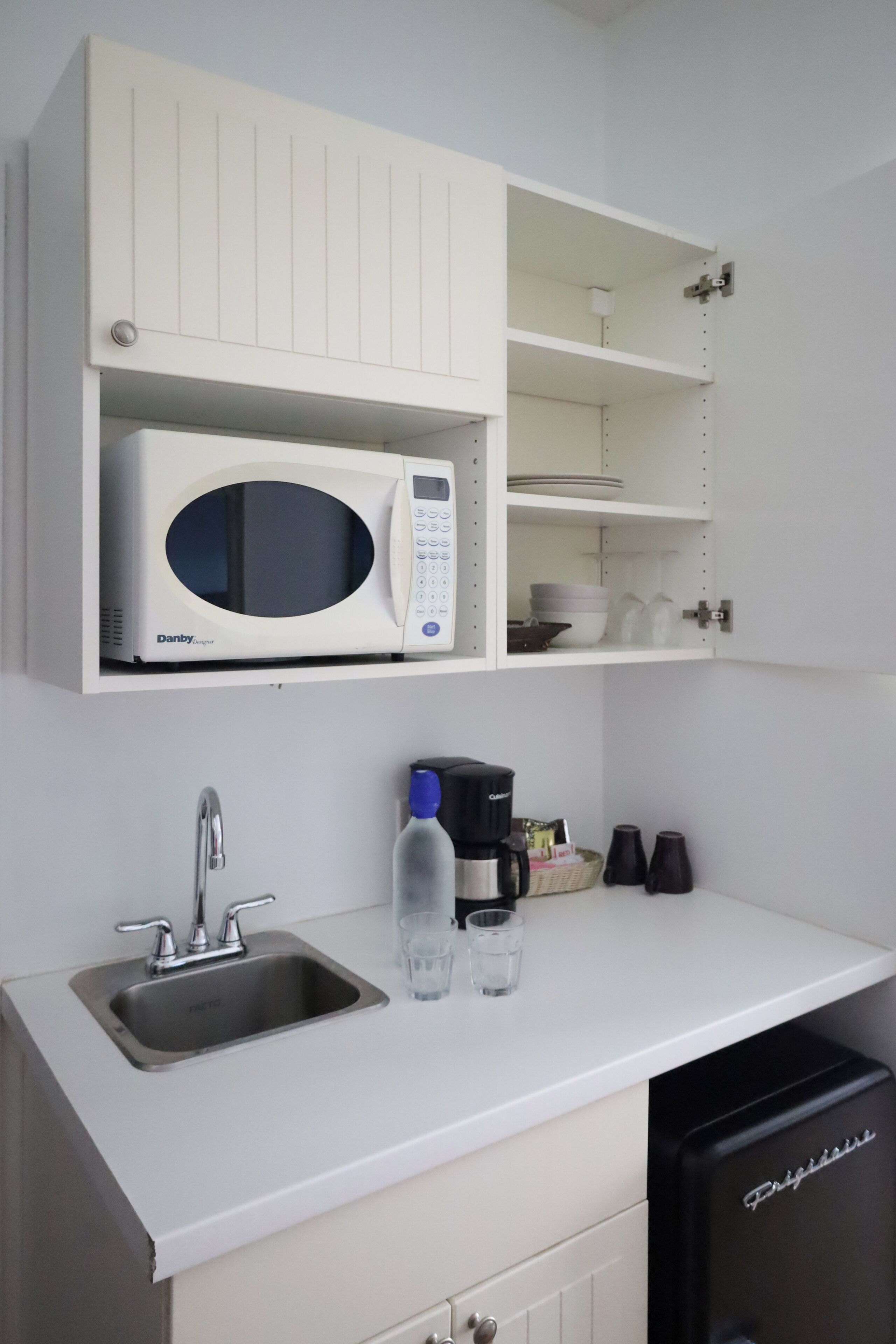 suite, 2 bedrooms, balcony | private kitchenette | fridge, microwave, coffee/tea maker, electric kettle