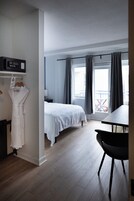 Standard Room, 1 Queen Bed, Balcony | In-room safe, blackout drapes, iron/ironing board, free WiFi