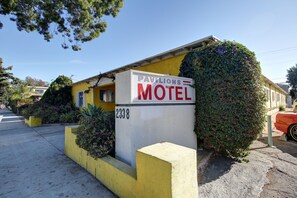Front of property - Pavilions Motel (Santa Monica)