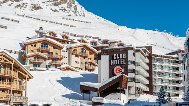 A Club Hotel with a ski slope in the background. - Résidence Pierre & Vacances Val Thorens Le Gypaete (Les Belleville)