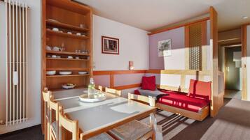 Studio 4 personnes - 1 coin nuit | Minibar, cots/infant beds, bed sheets, alarm clocks