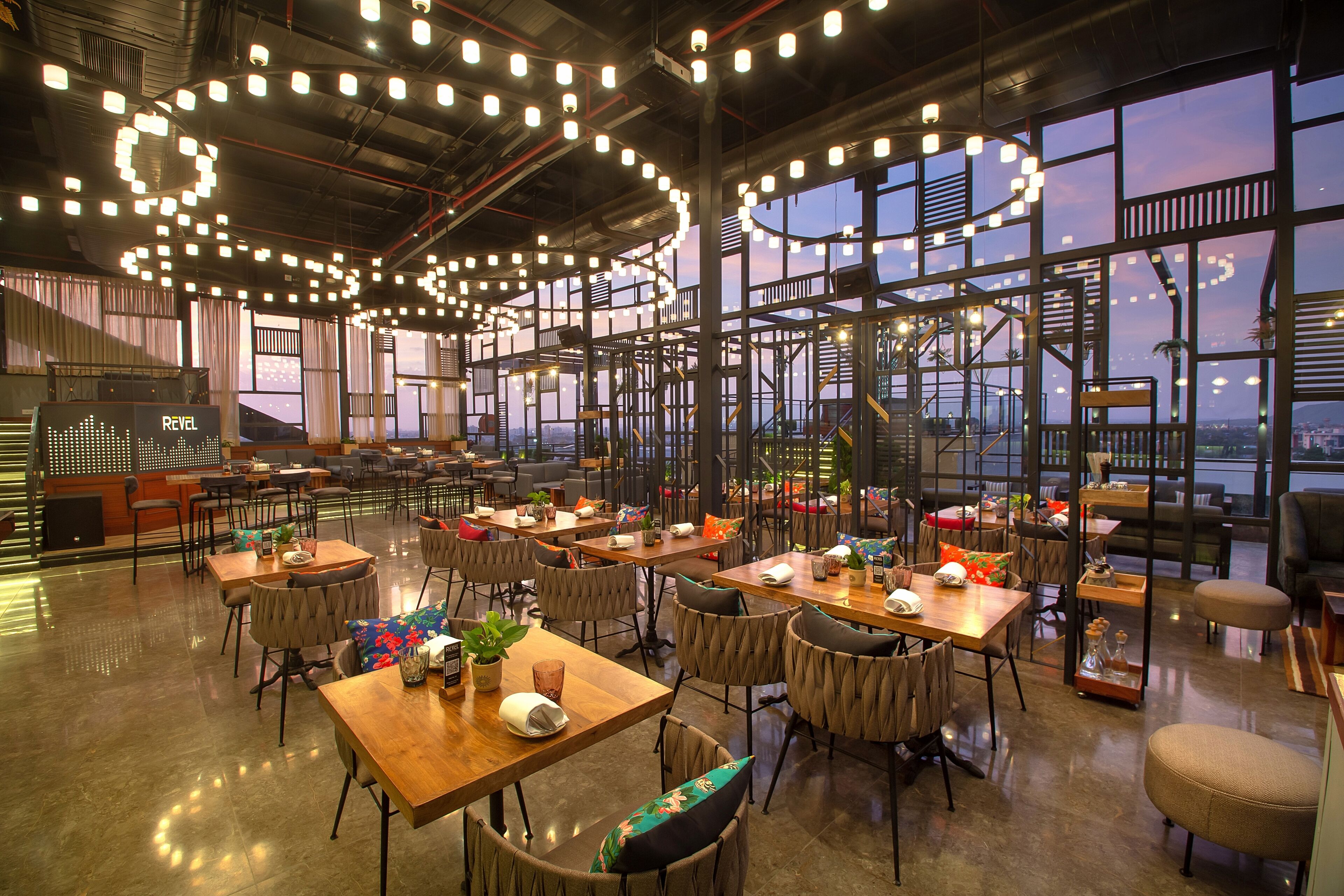 breakfast, lunch and dinner served