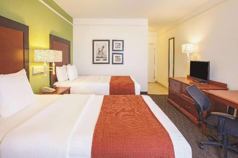 Premium bedding, in-room safe, desk, iron/ironing board