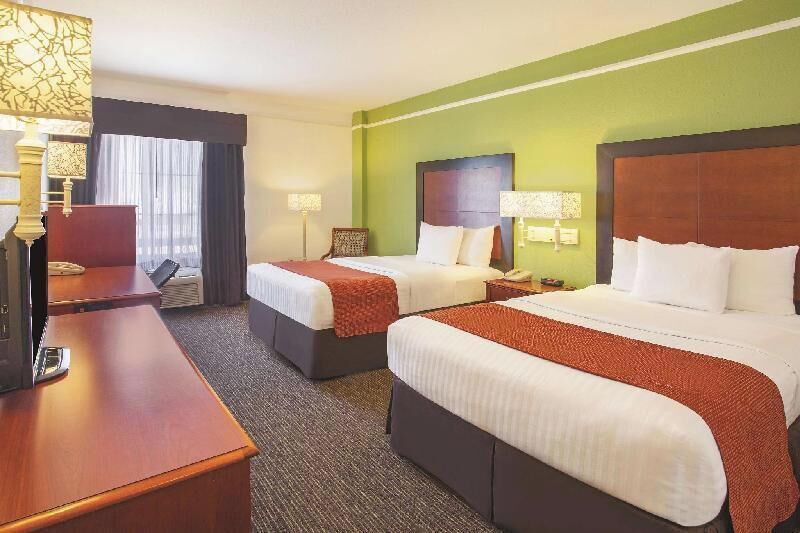 Premium bedding, in-room safe, desk, iron/ironing board