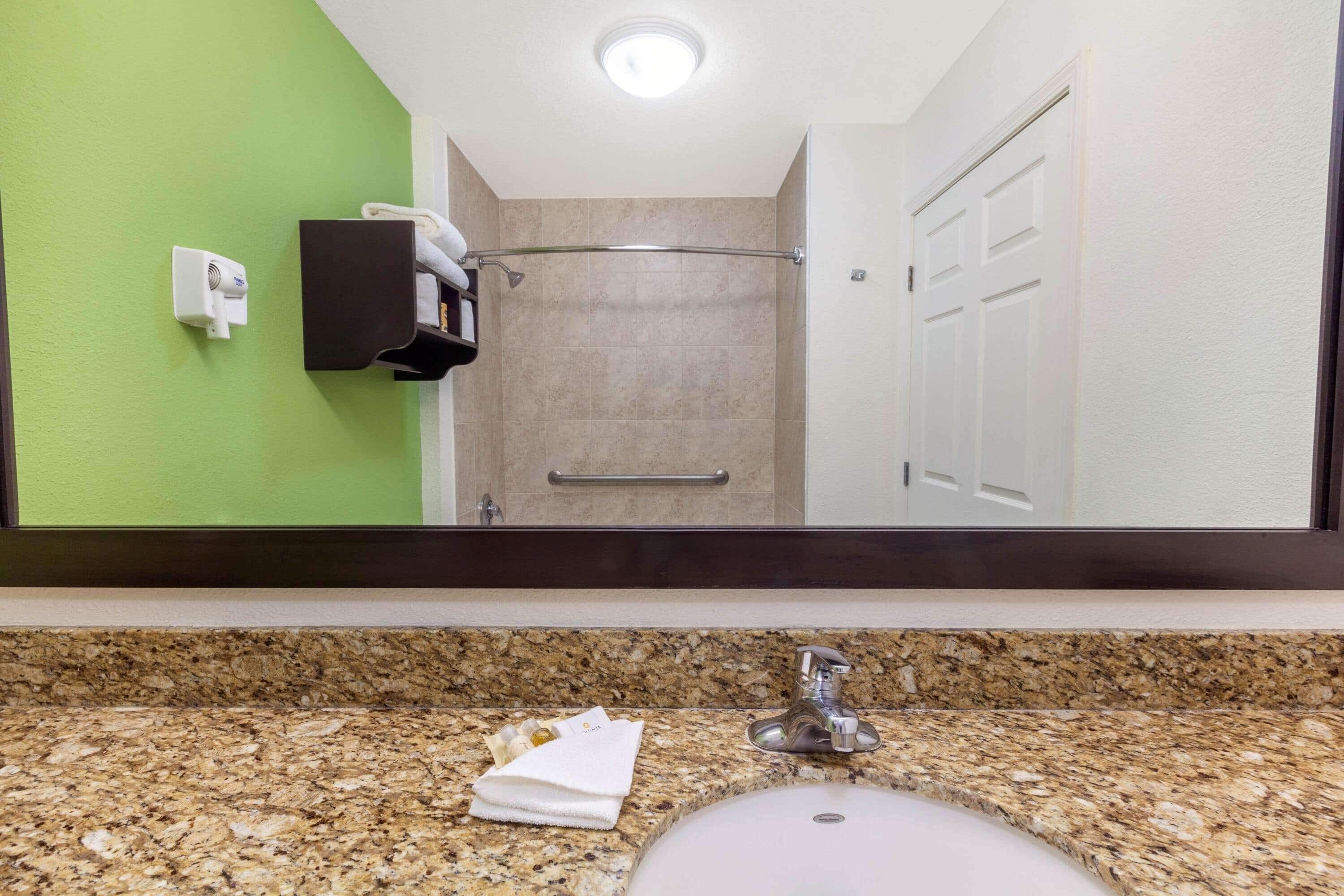 combined shower/bathtub, free toiletries, hair dryer, towels