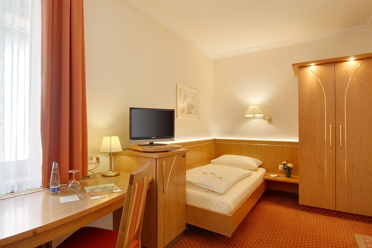 Singola Comfort | Materassi Select Comfort, minibar, una scrivania, tende oscuranti