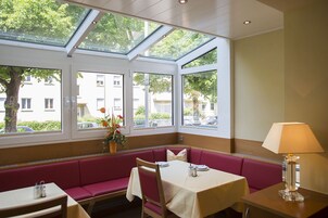 Tägliches kontinentales Frühstück gegen Gebühr