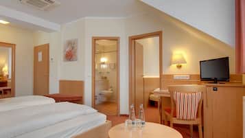 Suite 304 - Nymphenburg | Select Comfort 床墊、迷你吧、書桌、遮光窗簾/窗簾