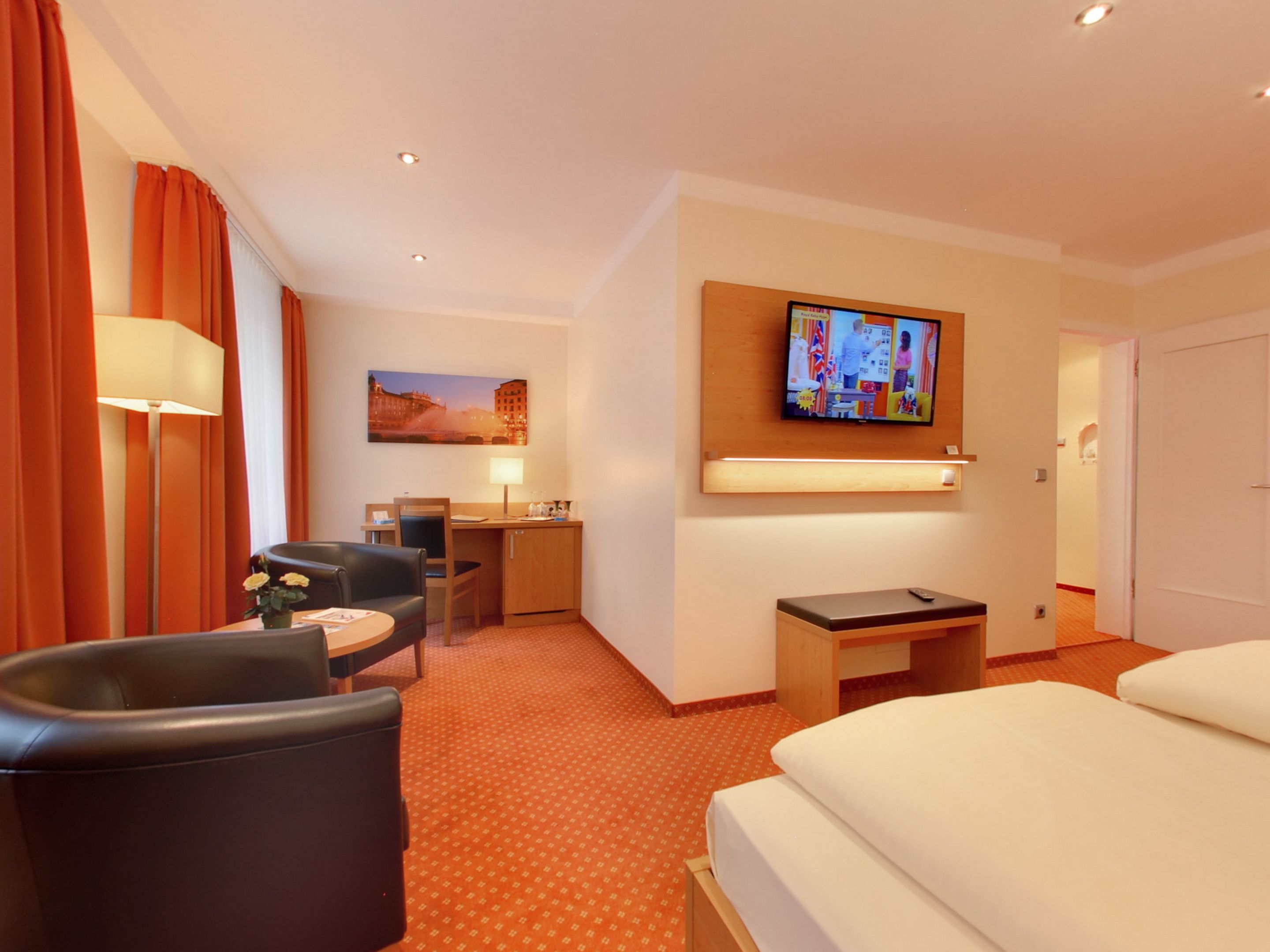  Suite 02 Muenchen | Select Comfort beds, minibar, desk, blackout drapes