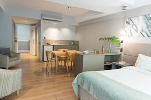 Suite | Premium bedding, down comforters, pillowtop beds, minibar