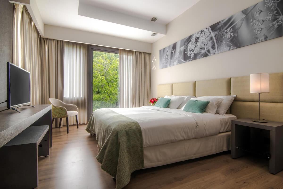 Hochwertige Bettwaren, Daunenbettdecken, Pillowtop-Betten, Minibar