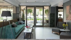 Quầy tiếp tân