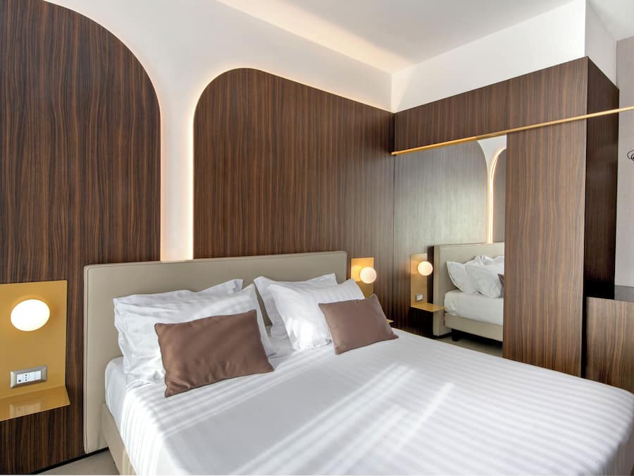 Superior Double or Twin Room | In-room safe, desk, blackout drapes, soundproofing