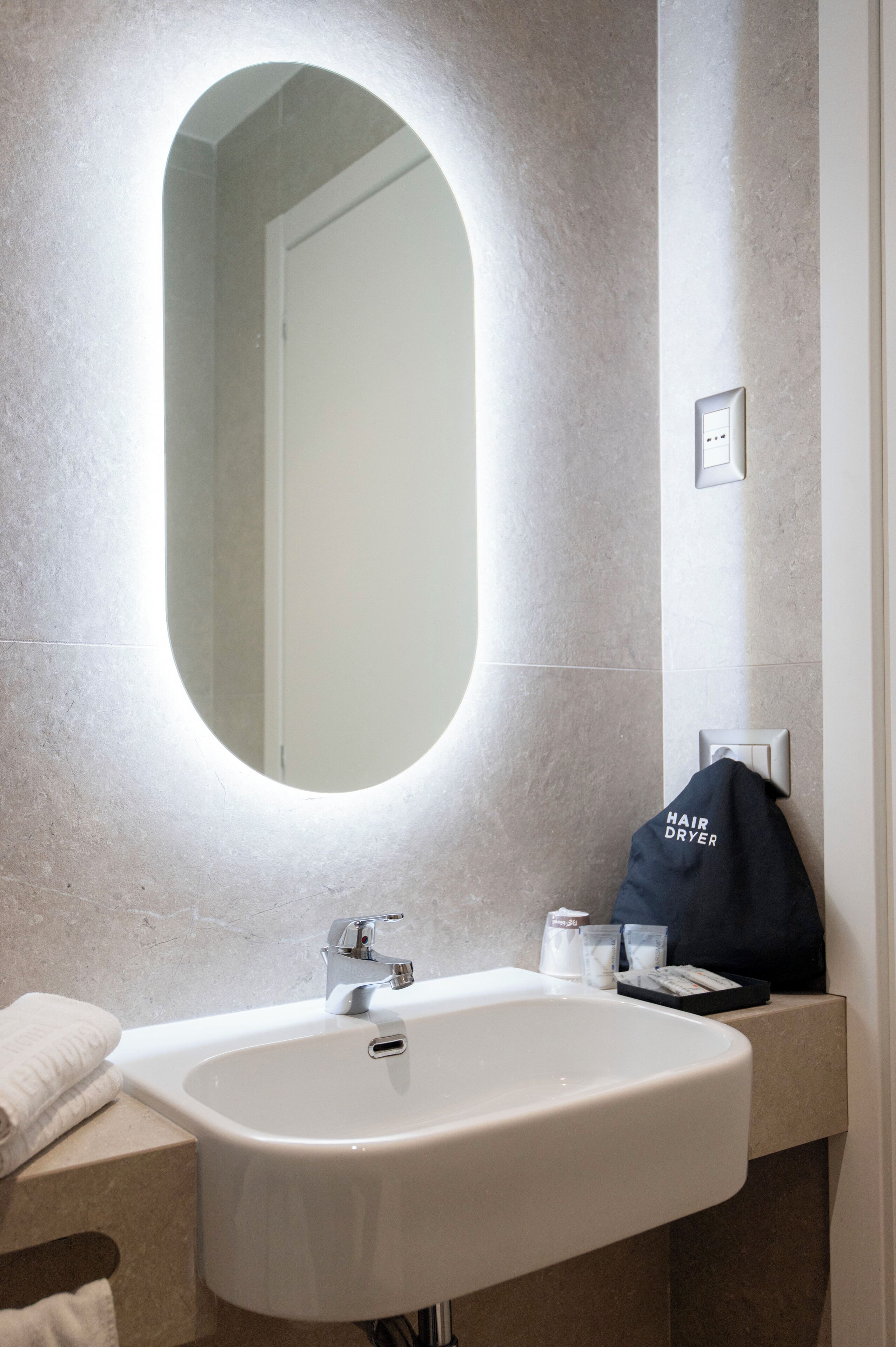 高級雙人或雙床房 | 浴室 | 免費盥洗用品、吹風機、坐浴桶、毛巾