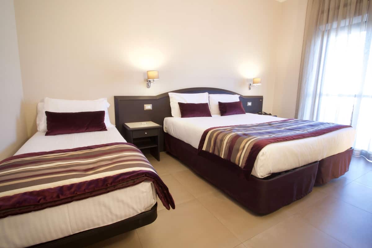 Standard Triple Room | In-room safe, desk, blackout curtains, soundproofing