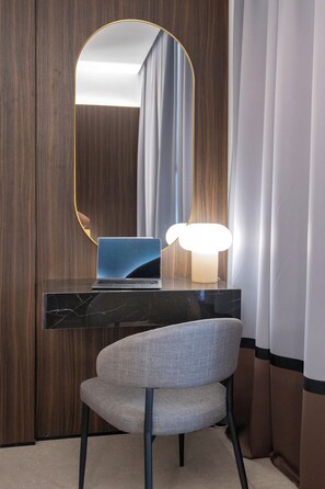 Phòng đôi hoặc 2 giường đơn Superior | Két bảo mật tại phòng, bàn, màn/rèm cản sáng, phòng cách âm 