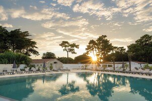 Outdoor pool, sun loungers