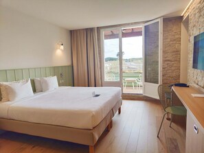 Tomannsrom – comfort | Sengetøy av topp kvalitet, minibar og safe på rommet