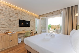 Premium bedding, minibar, in-room safe, individually furnished