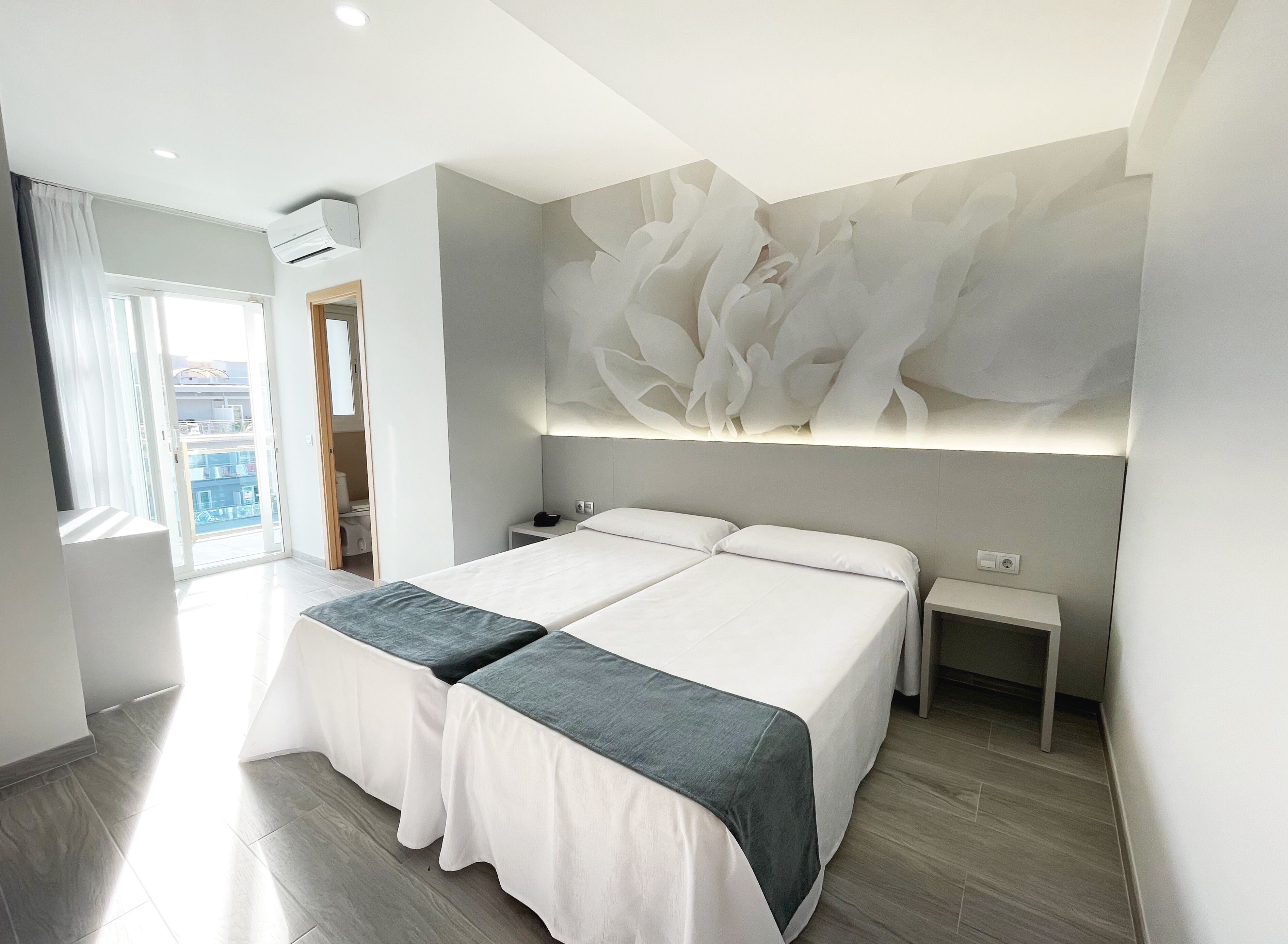 Superior Double or Twin Room, Balcony | Desk, blackout drapes, free WiFi, bed sheets