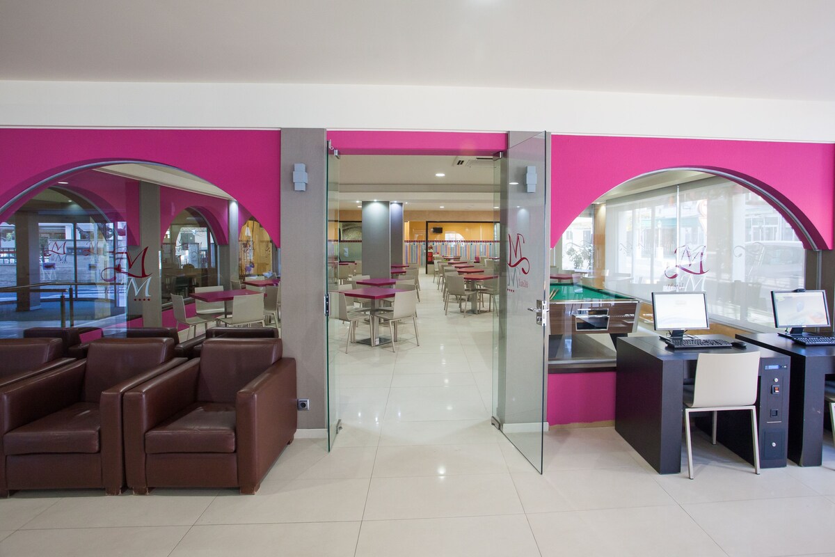 Coin salon dans le hall