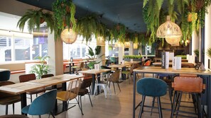 2 間餐廳；供應早餐